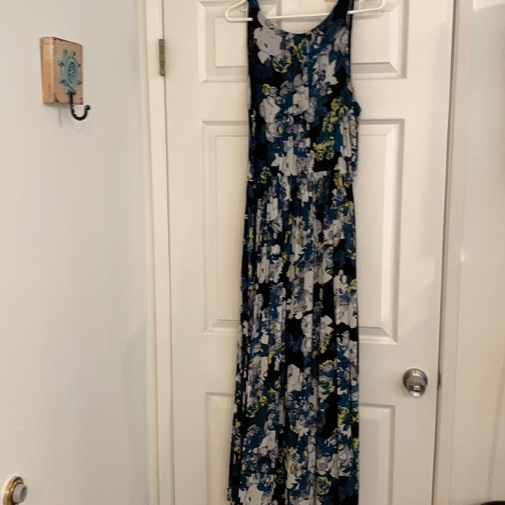 Long sleeveless maxi